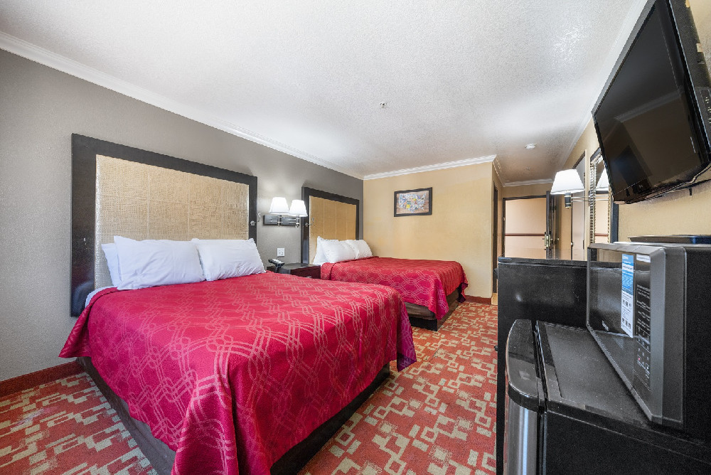 2 Queen Beds