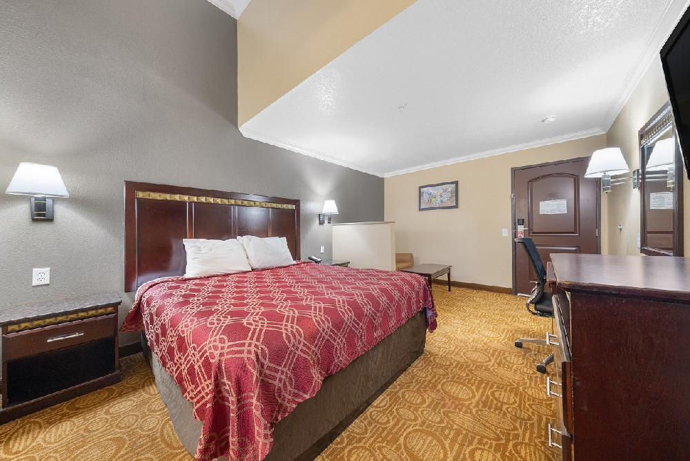 1 King Bed, 1 Room Suite