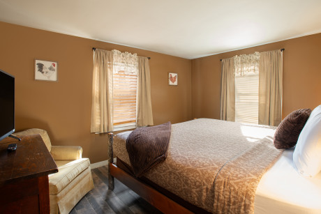 Two Bedroom Cottage King Bedroom